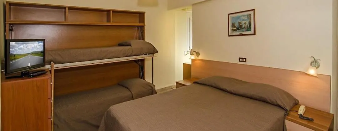 Hotel Laurin Lido di Camaiore 3*,  Italy