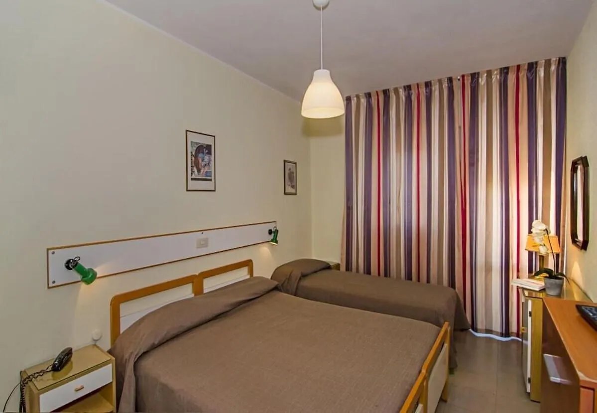 Hotel Laurin リド・ディ・カマイオーレ 3*,  イタリア